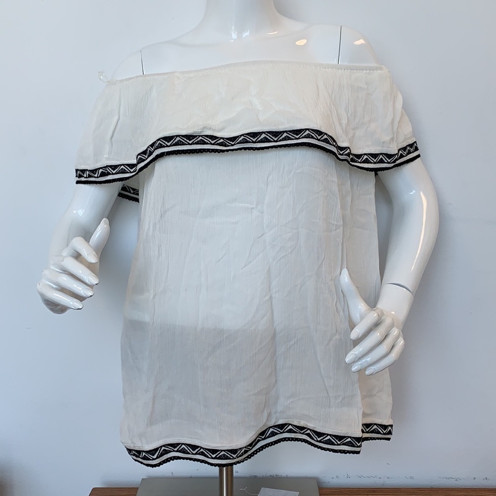 DO + Be off the shoulder embroidered top